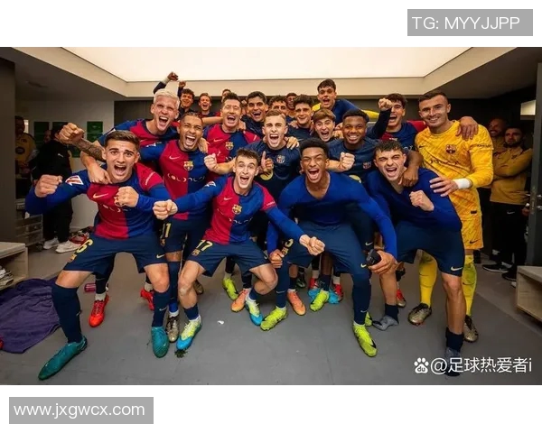 足球球星上场时的压迫感与球队表现之间的深刻联系与心理博弈分析 足球球星上场时的压迫感与球队表现之间的深刻联系与心理博弈分析